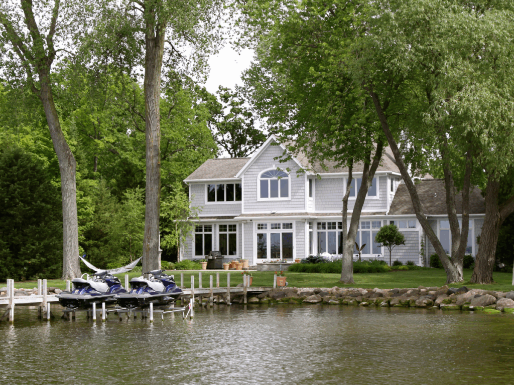 Benefits of Living in Waterfront Communities Around Lake Conroe